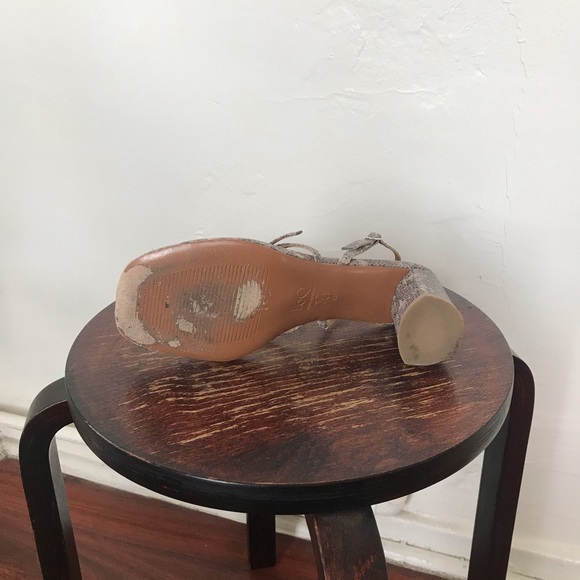 ✨Sold✨LOQ Alba Caliza Tan Gray Snake Heel Sandal - Picture 5 of 6